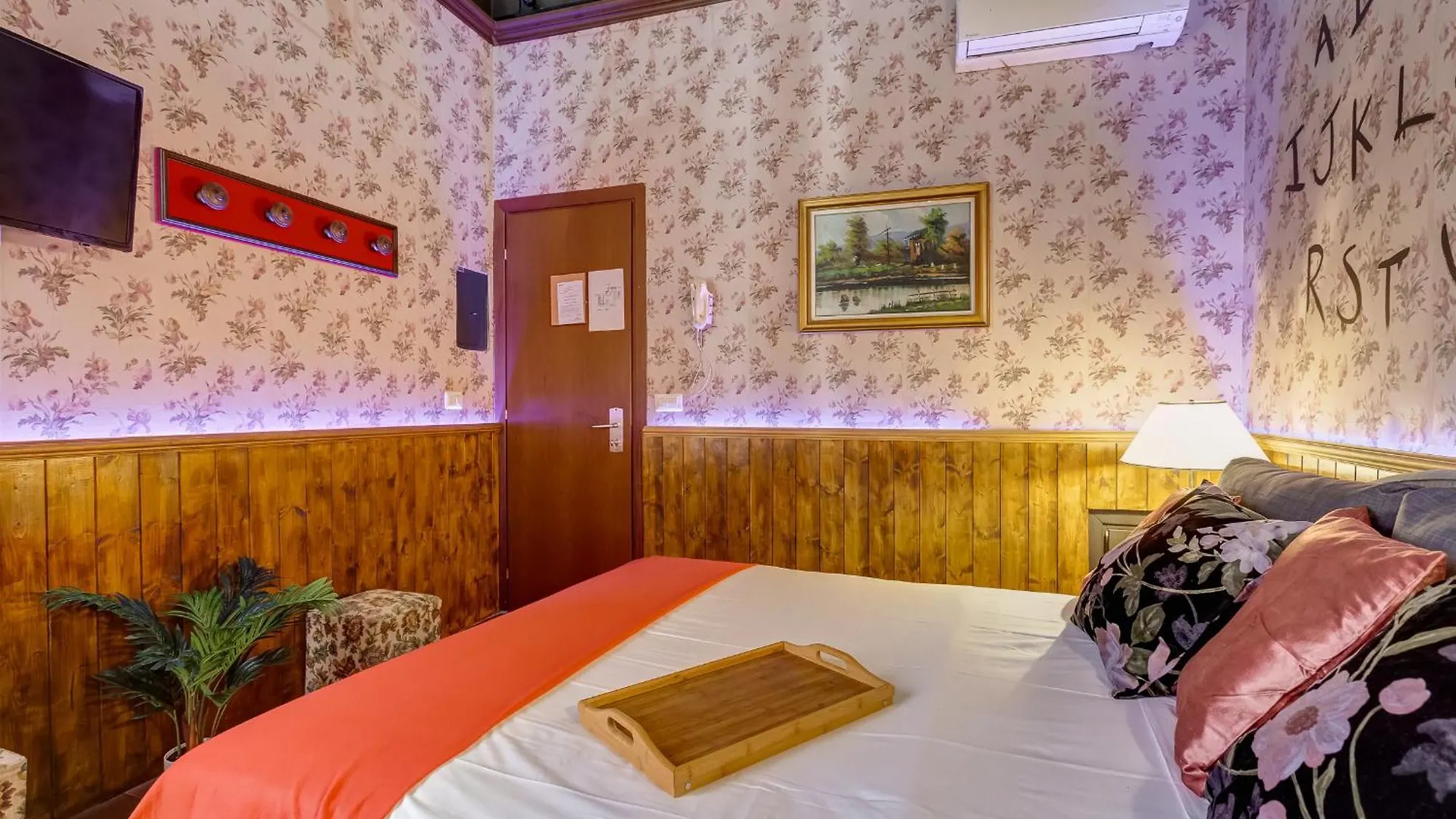 Stranger Pod Apartment Rome Italy