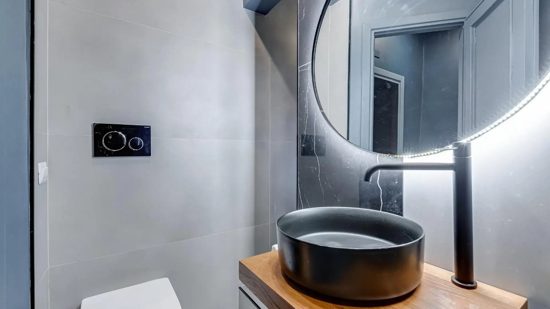 Stranger Pod Apartment Rome Italy
