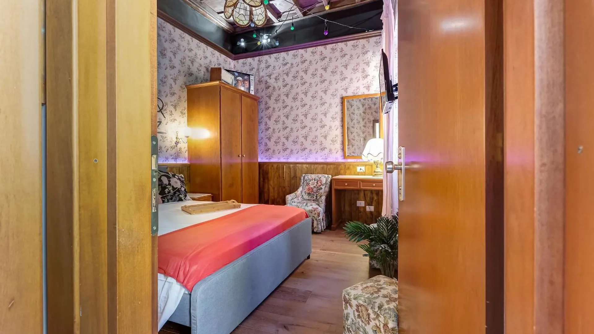 Stranger Pod Apartment Rome